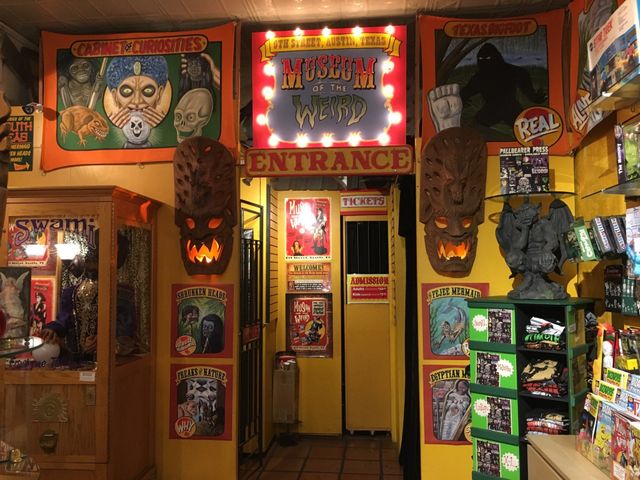 置物 out of museum 現代美術家・岡本亮が通う、目利きの店。羽根木〈Out of museum